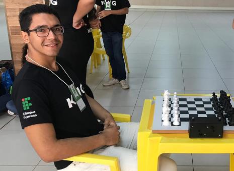 Ihago Assis de Sousa, em competição de xadrez no JIF-Goiás deste ano