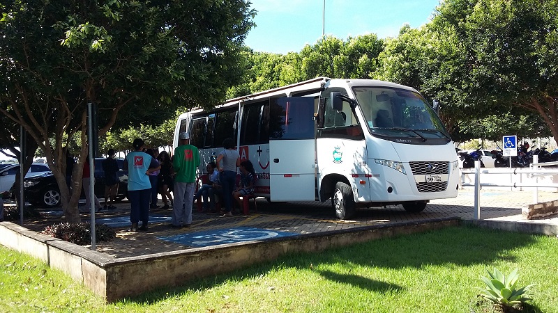 O ônibus do Centro de Testagem e Aconselhamento Itinerante da Secretaria Municipal de Saúde de Aparecida de Goiânia permanece no câmpus até sexta-feira