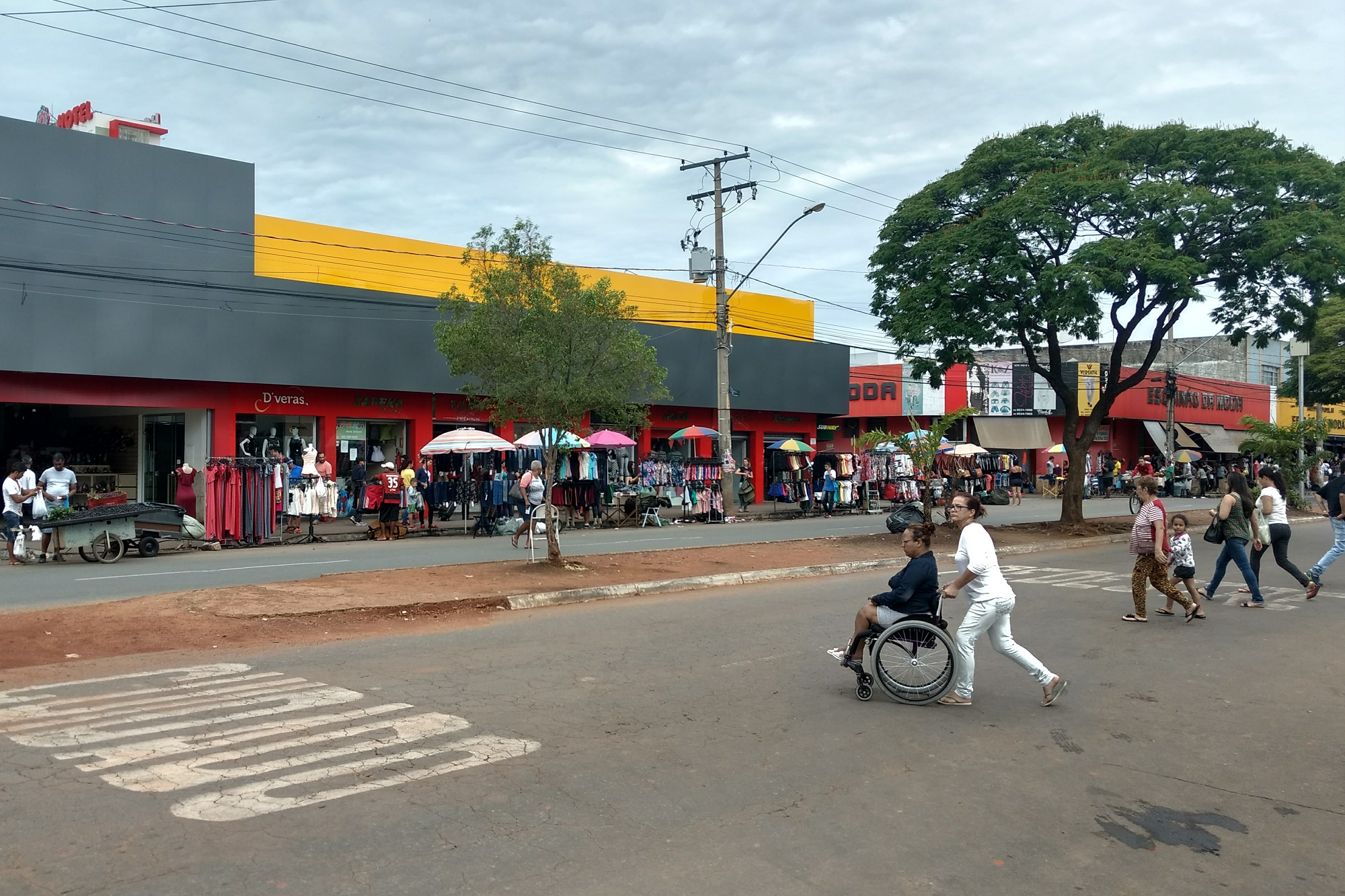 Foto da região da 44, importante polo comercial localizado no setor Central em Goiânia.