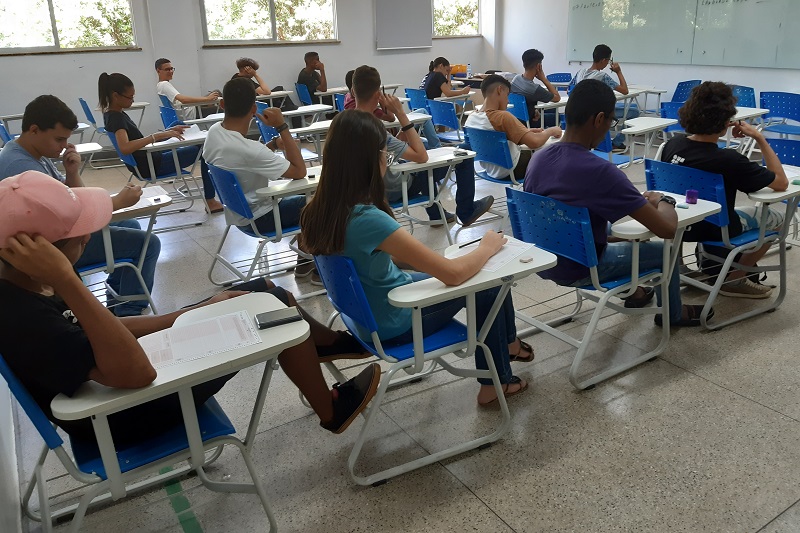 Estudantes do Ensino Médio Técnico no momento de aplicação do exame