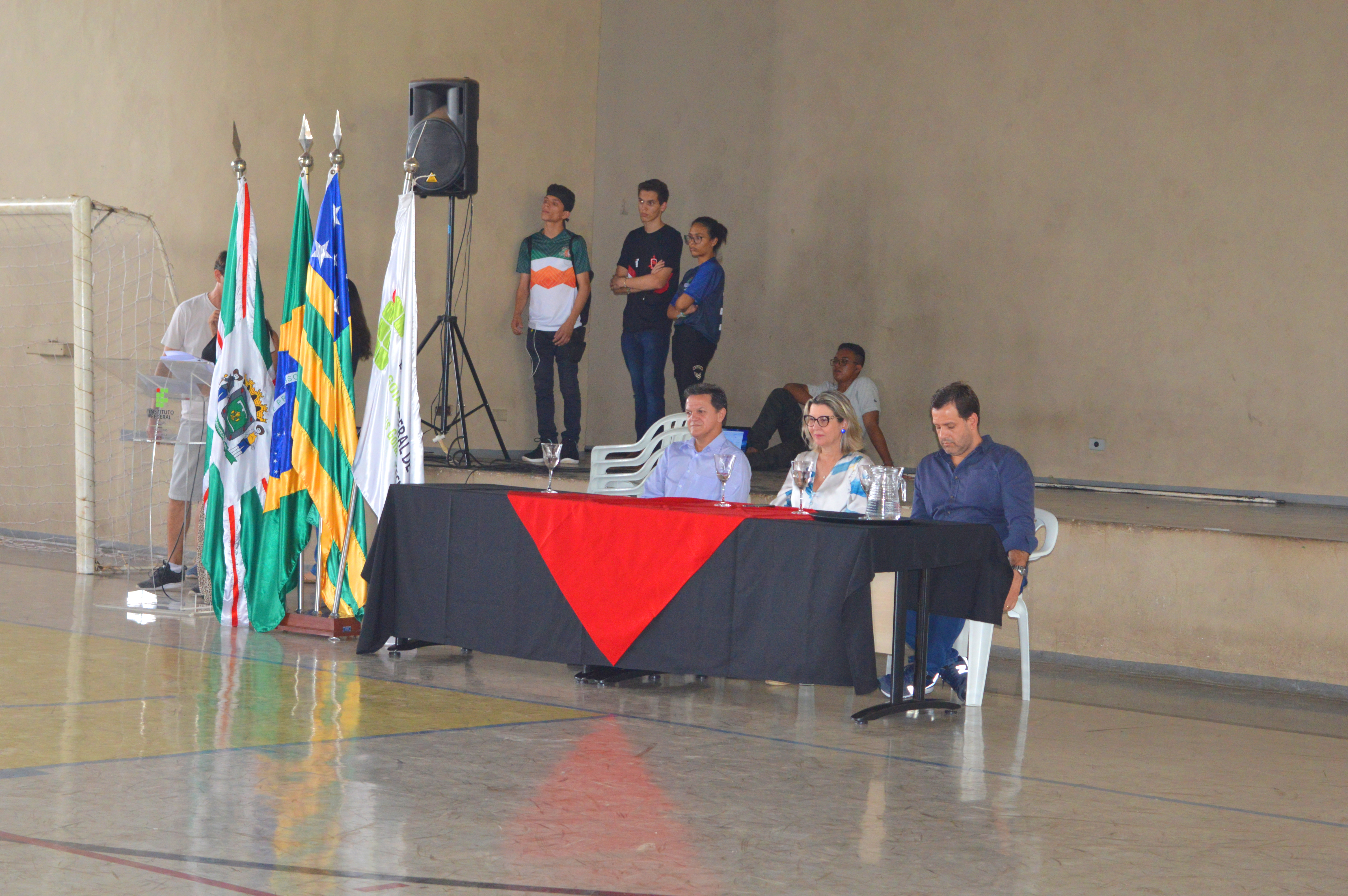 Mesa diretiva composta durante a abertura dos Jogos Internos do Câmpus Goiânia