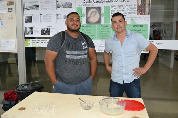 Integrantes do grupo Projeto Integrador IV que apresentou o leite condensado de arroz