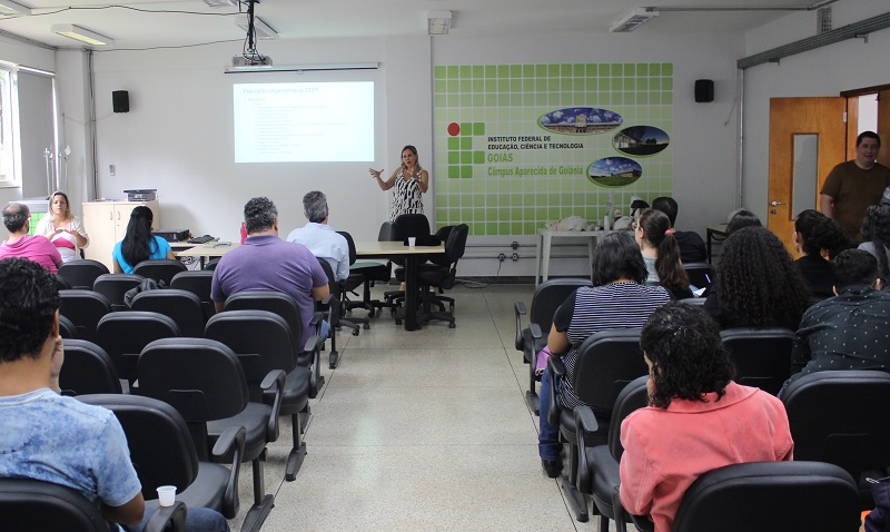 A diretora-geral do Câmpus Aparecida de Goiânia, professora Ana Lucia Siqueira de Oliveira, apresentou o detalhamento de aquisições orçamentárias de 2019 e o planejamento para 2020
