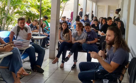 Adriano Correia profere palestra aos estudantes dos cursos técnicos integrados do Câmpus Senador Canedo