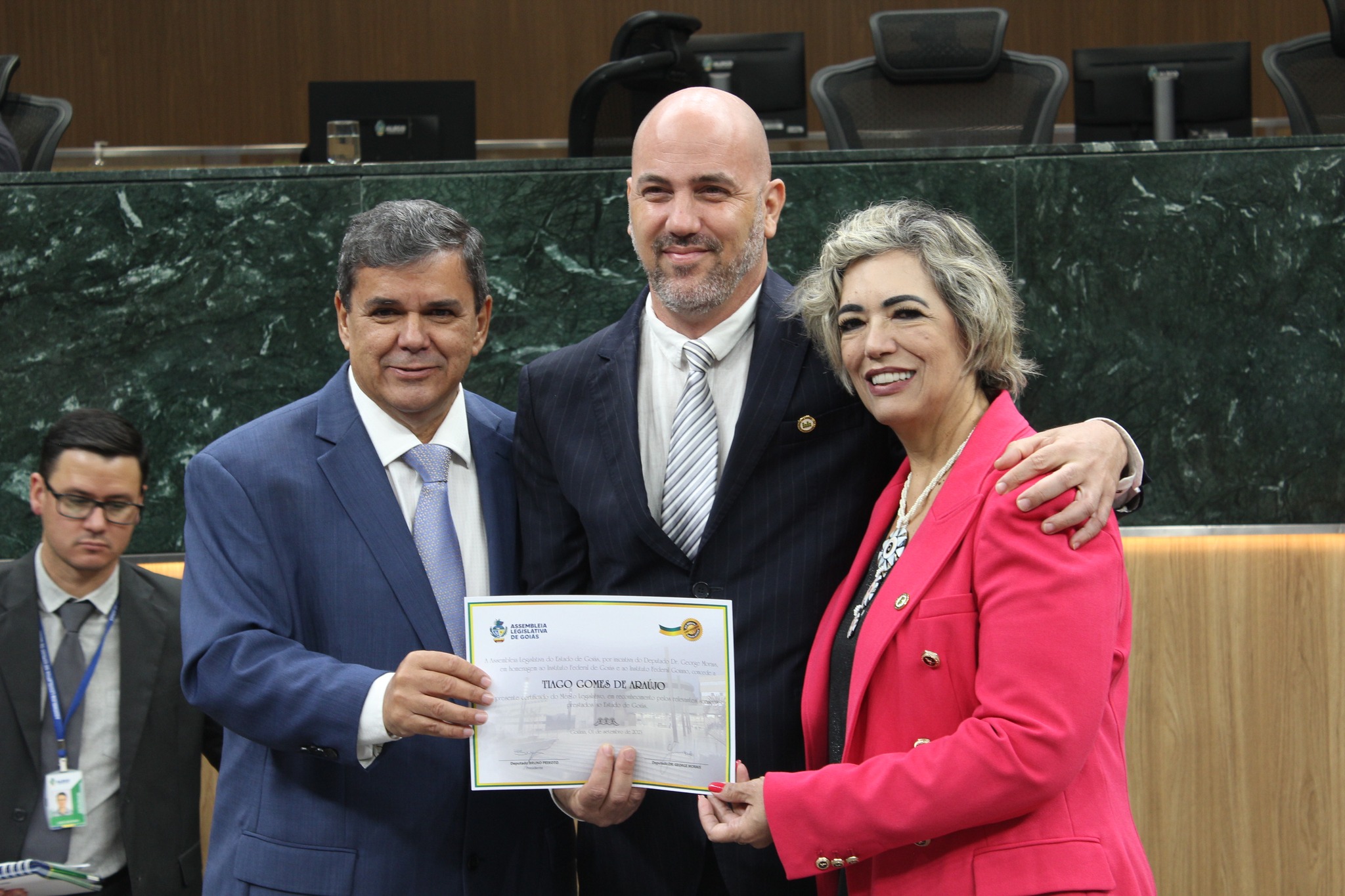 Diretor-geral do Câmpus Águas Lindas, professor Tiago Araújo, com o deputado estadual George Moraes e a reitora do IFG, professora Oneida
