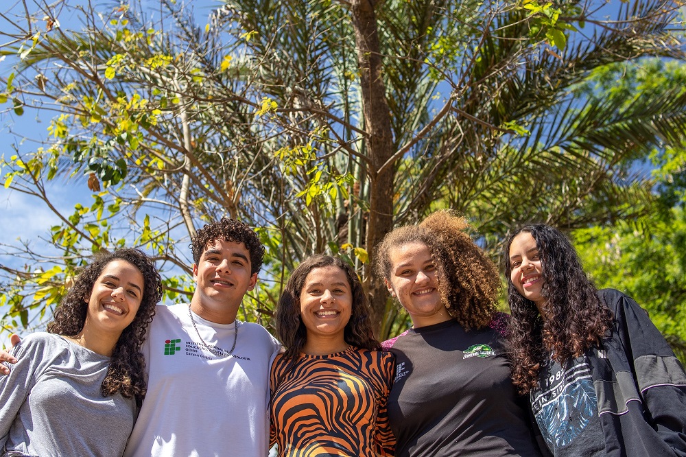 O projeto Ybirá-Iapuama é realizado pelos estudantes do 4º ano do curso técnico integrado em Controle Ambiental: Izadora Caetano, André Luiz de Sousa, Marília Santana, Emily Pereira e Julia Souza.