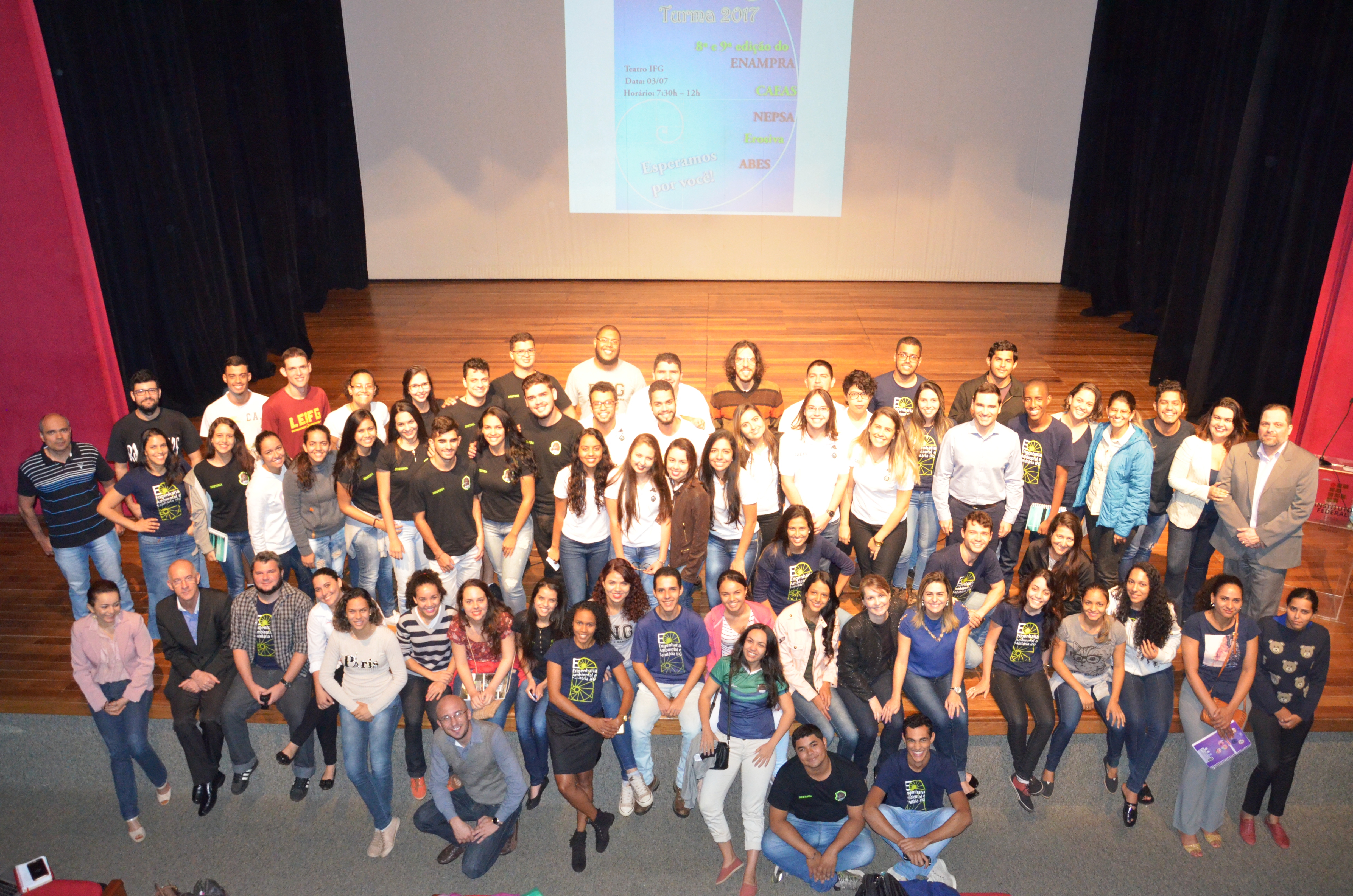 Aula magna reuniu estudantes novatos e veteranos do curso de Engenharia Ambiental e Sanitária e professores.