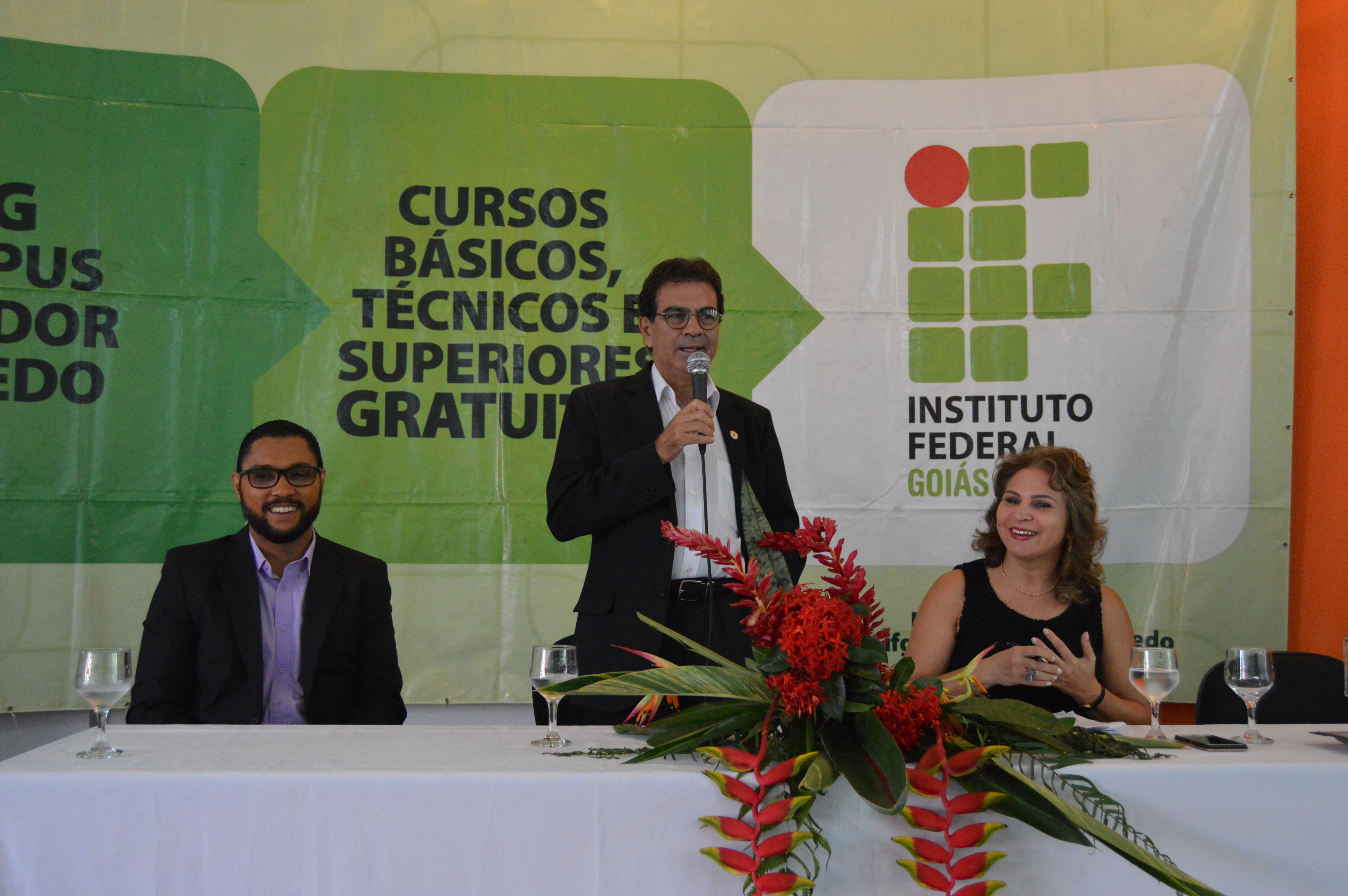 Cerimônia de abertura contou com a presença do Reitor em exercício, professor Adelino Cândido