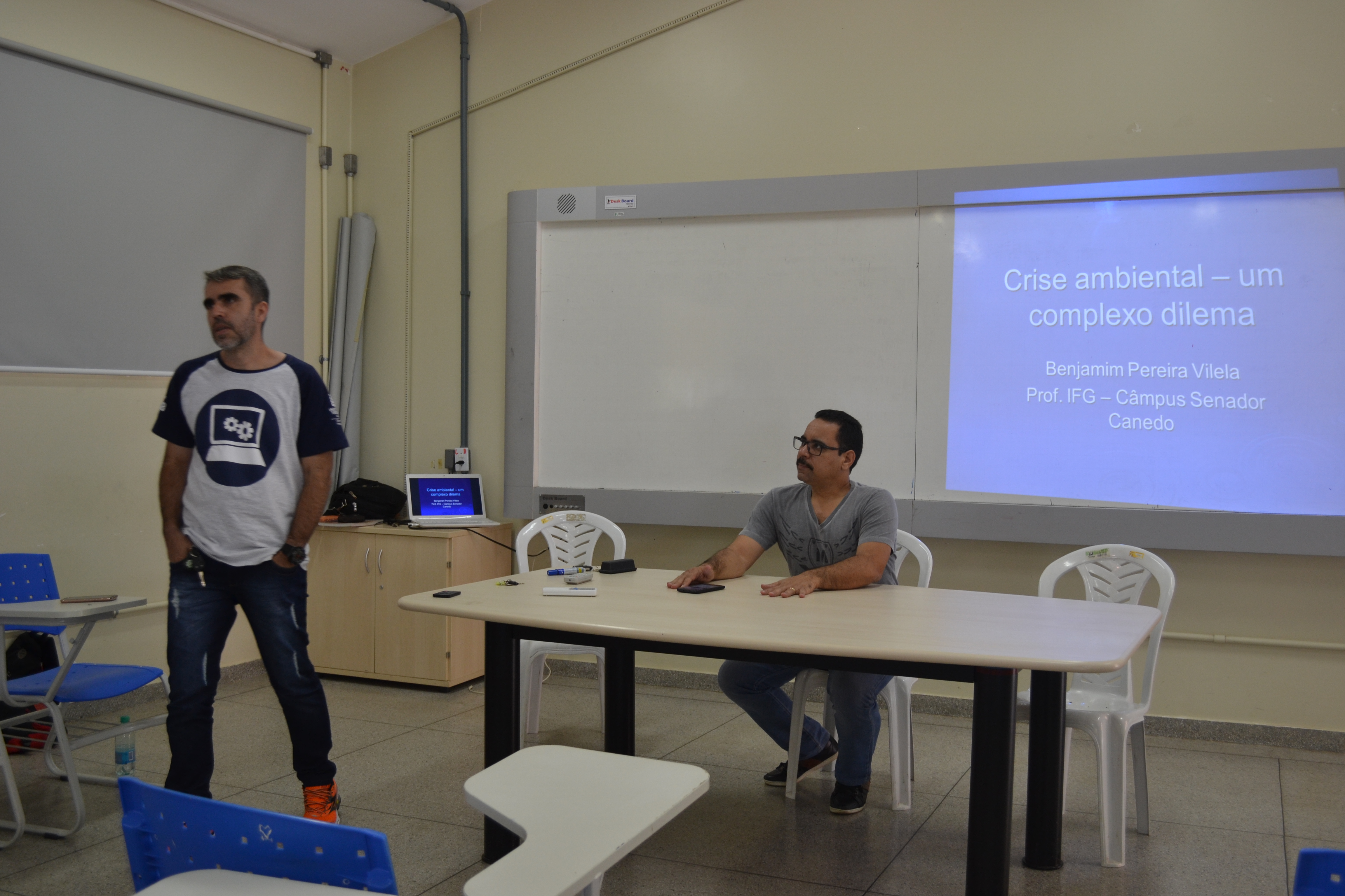 Professores Renato e Benjamim na abertura da palestra