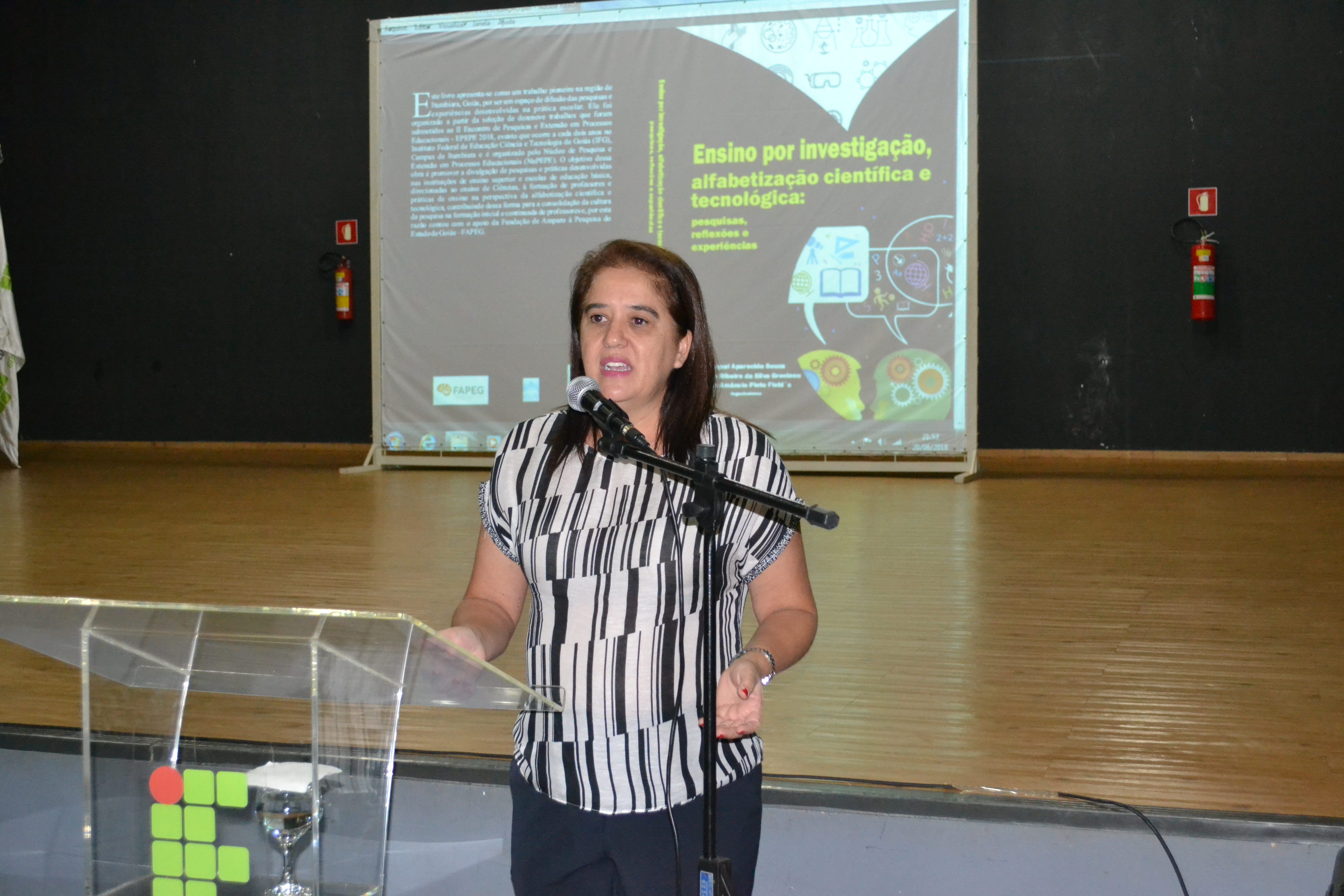 A líder do NuPEPE, profa. Marlene Ribeiro, anunciou a publicação do livro com trabalhos selecionados no EPEPE