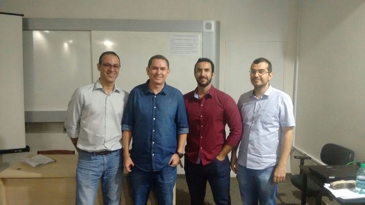 Da esquerda para direita: Professor da UFG, Sílvio Vieira; professor do IFG, Lucas Nonato; formando Edson Marques; e o professor do IFG, Fabiano de Souza