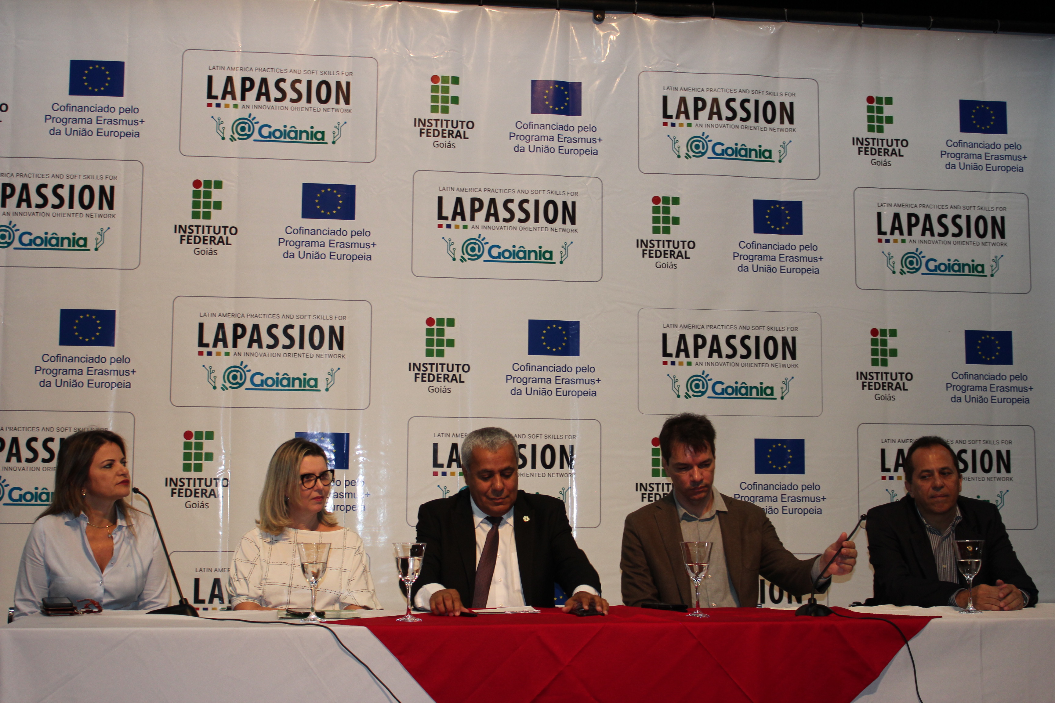 Mesa diretiva durante a solenidade de abertura da etapa de desenvolvimento de projetos do Lapassion