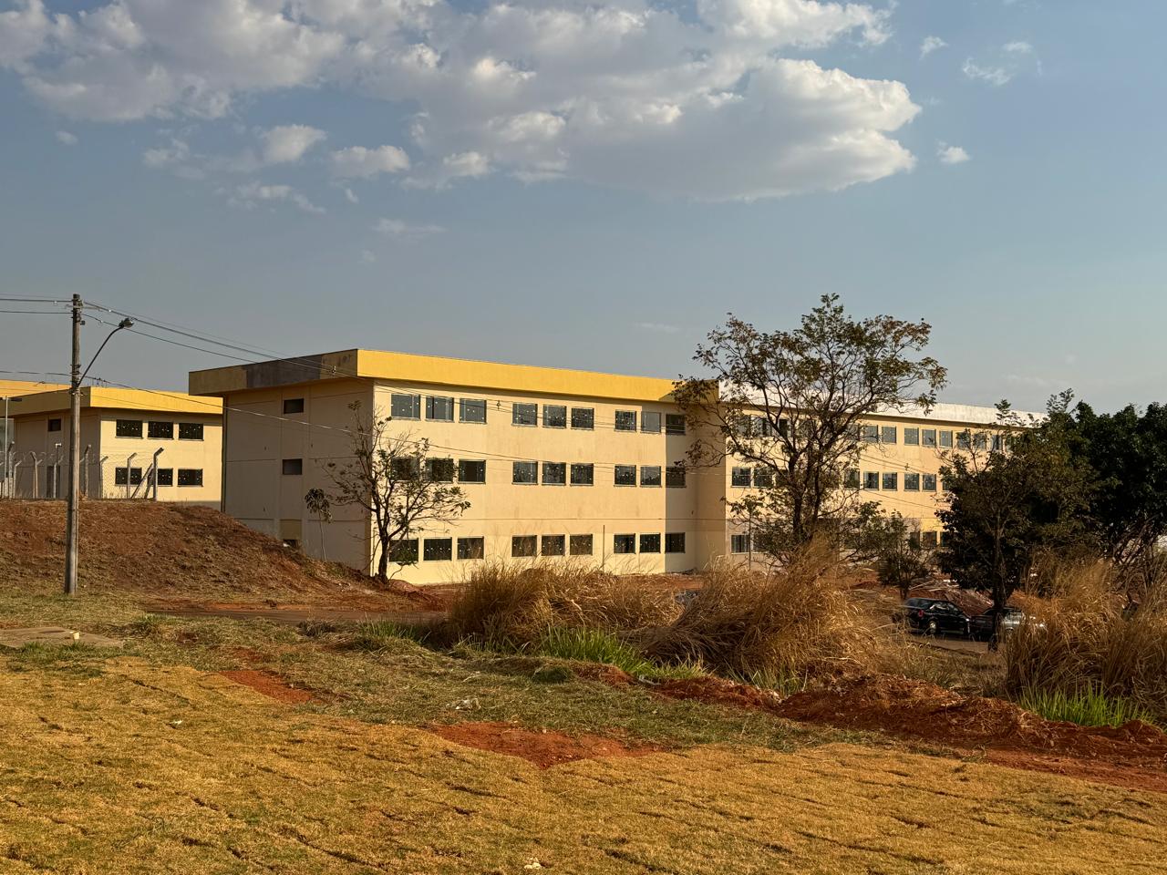 Os novos blocos acadêmicos do Câmpus Senador Canedo possuem mais de 8 mil metros quadrados de construção, com salas de aula e laboratórios distribuídos em três pavimentos